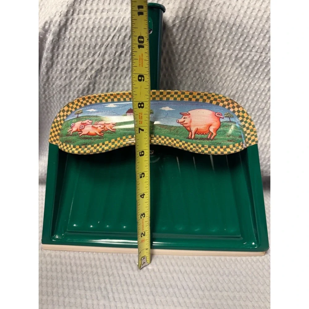 USA Vintage JV REED Green Metal Dustpan Farm Pigs Piglets Farmhouse Cottage Core
